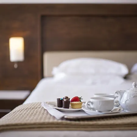 Grecian Sands Resort