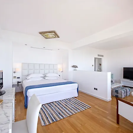 Grecian Sands Resort